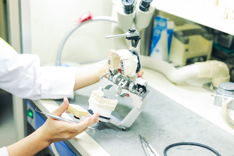 歯科技工士の学校で使用するもの 歯科技工士の学校で使用するもの