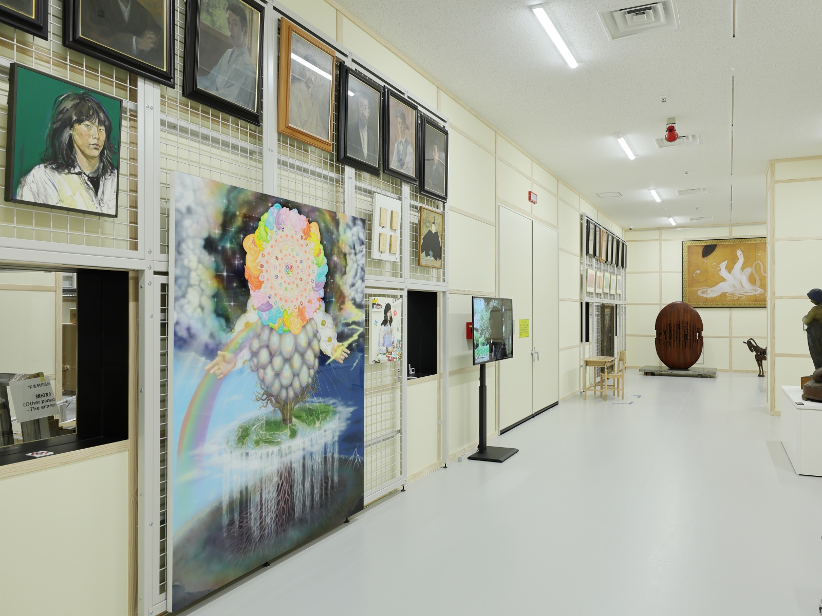藝大の「魅せる収蔵庫」が開館し、アートの裏側ガイドツアー 卒業生の